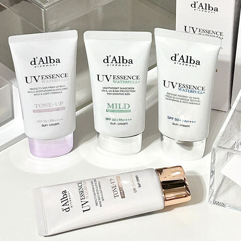 Luxury Skincare Brands - ดี'อัลบา ยูวี เอสเซนส์ วอเตอร์ฟูล ซันครีม SPF50+