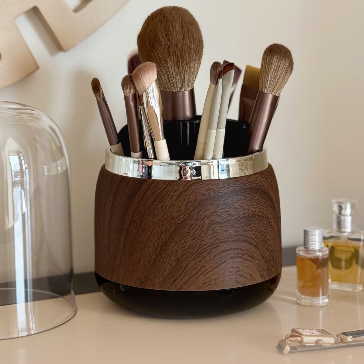 ที่เก็บแปรงแต่งหน้าสไตล์หรูหรา - Luxury Skincare And Makeup Brands บทวิจารณ์และราคา